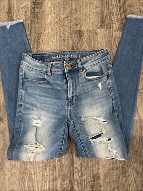 American Eagle Outfitters Light Wash Distressed Skinny Jeggings
